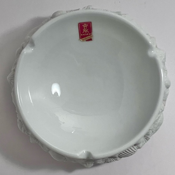 AK KAISER White Bisque SHELL ASHTRAY / 1970’s WEST GERMANY / Raised SEASHELLS - Picture 4 of 9